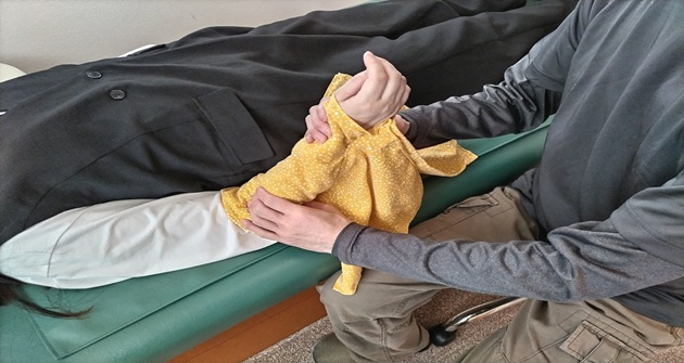 近江八幡市の全身整体つきひ　腕の施術