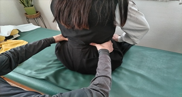 近江八幡市の全身整体つきひ　ぎっくり腰の施術